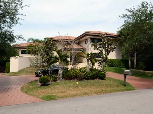 7239 Lago Dr E, Coral Gables, FL 33143