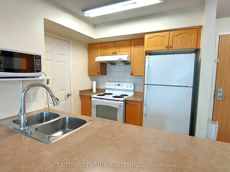 68 Grangeway Ave #808 — Photo 3