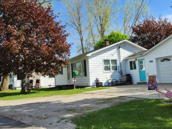 6741 West St, Caseville, MI 48725