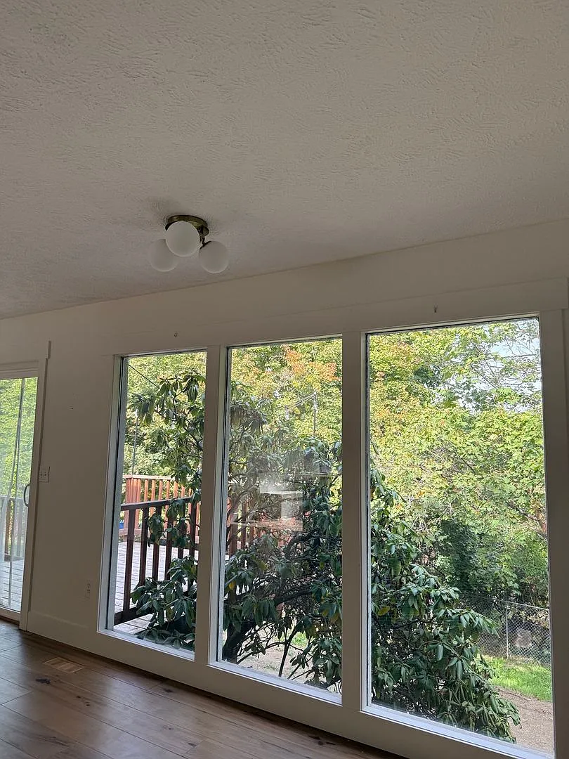 Charming Rental Home on Ben Burr Blvd South Hill Living, Close to Everything — Photo 4