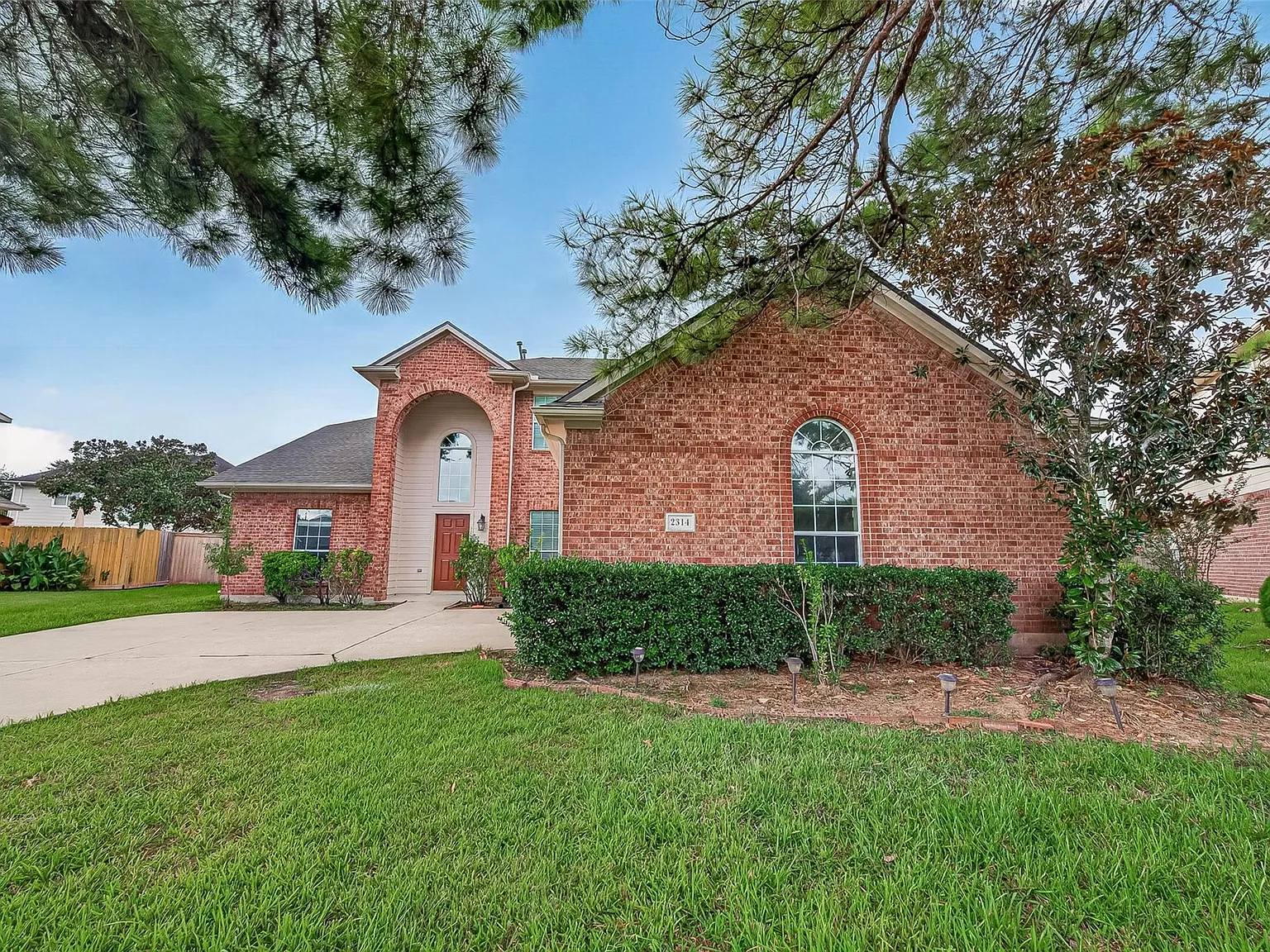 4 bed, 2648 sqft, $2,750 — Photo 2