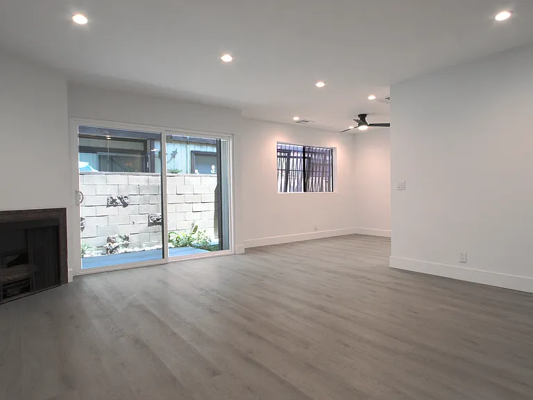 9603 Van Nuys Blvd #B — Photo 2