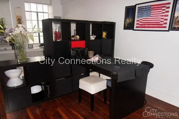 Rented by City Connections Realty | media 8