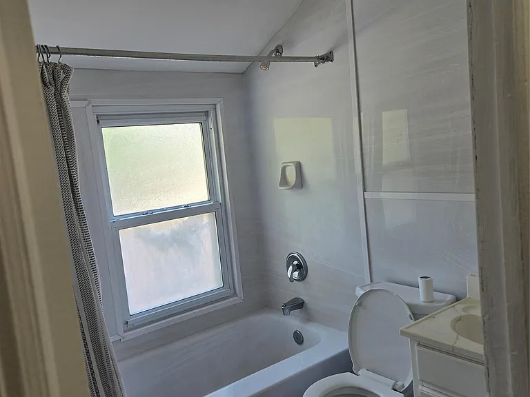717 Henry St #2 — Photo 4