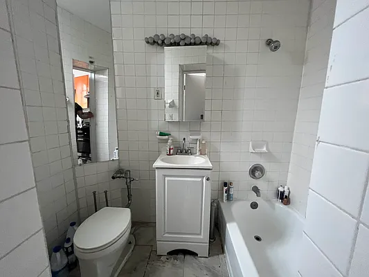 Rented by SERHANT. | media 16