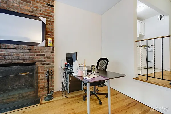 Rented by Anchor Associates | media 25