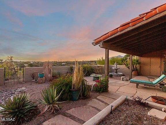 2nd image of 5131 N Camino De La Cumbre