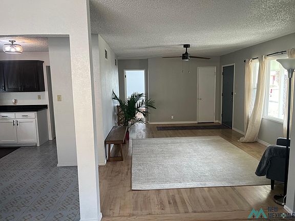 3rd image of 225 E Plaza Dr