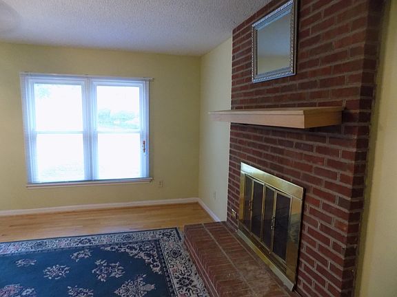 4th image of 309 Pinonwood Dr