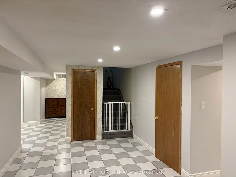 8469 Martin Grove Rd E — Photo 3