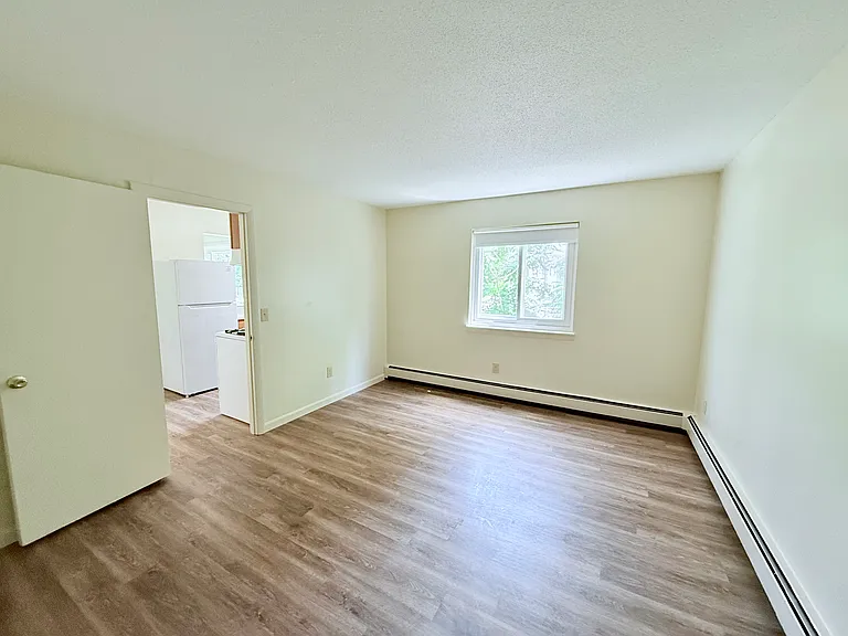 East Bay Apartments — Photo 9