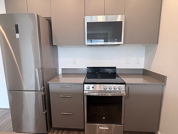 5th image of 181 W 6th St #505
