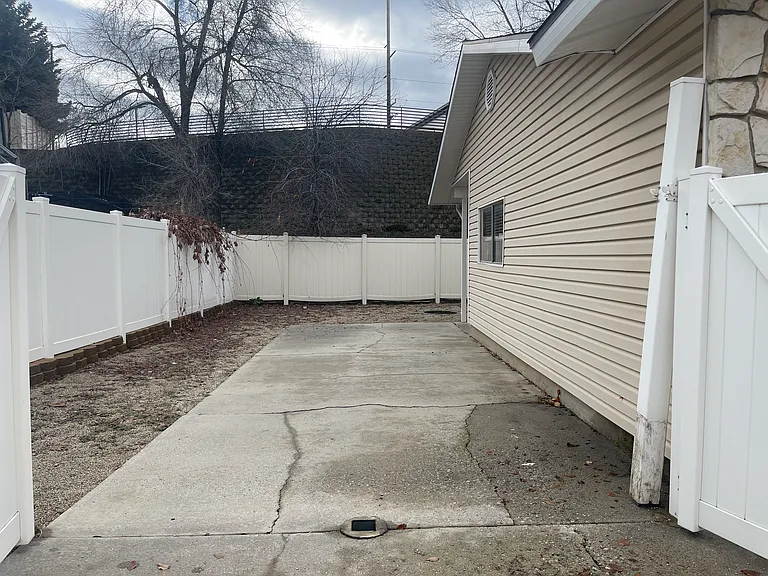 1442 E Sandy Hills Dr — Photo 13