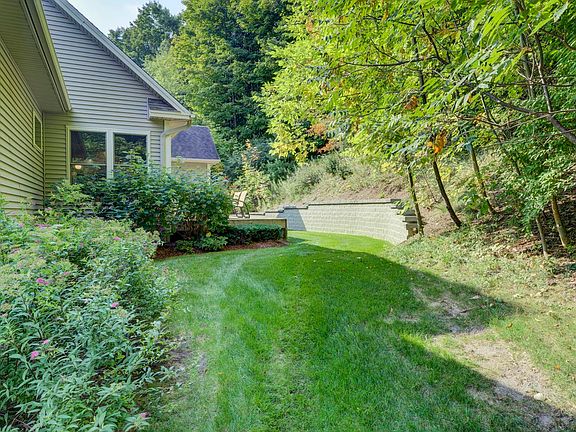 4th image of 213 Wooded Valley Dr