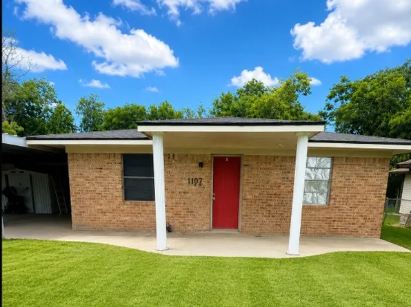 1107 S 16th St, Nederland, TX 77627
