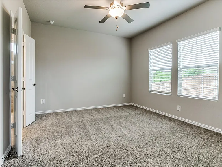 612 McKenna Dr — Photo 17