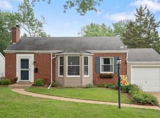217 Carmel Dr, Saint Louis, MO