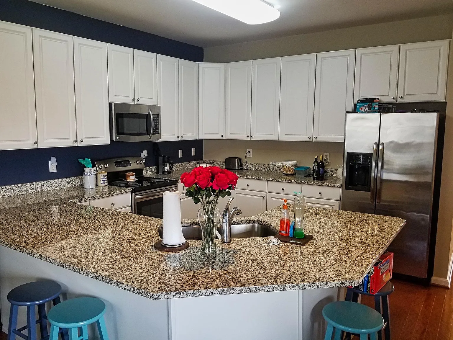 3 bed, 2.5 bath, 1800 sqft, $2,600 — Photo 1