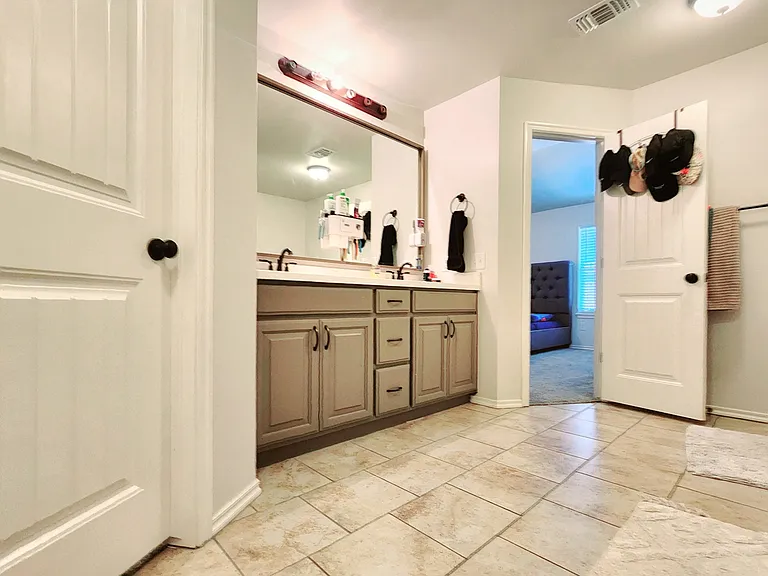 18600 Luna Dr — Photo 13