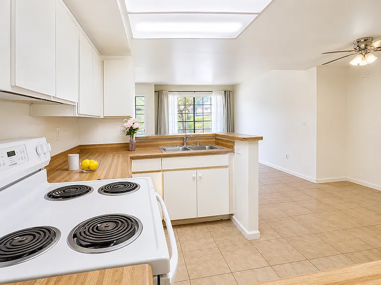 1749 Reed Ave #B — Photo 9