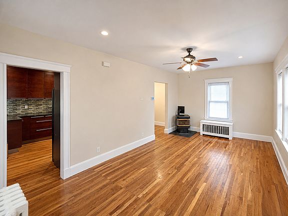 3rd image of 13 Boscobel St