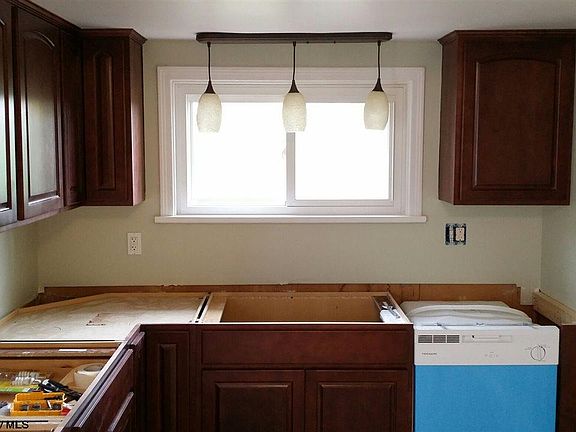 4th image of 908 Earl Dr