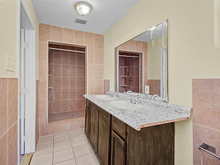 8565 Ridgepoint Dr — Photo 29