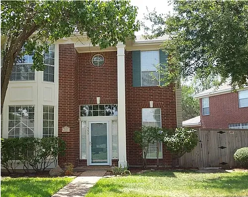 555 Raintree Cir Photo 1