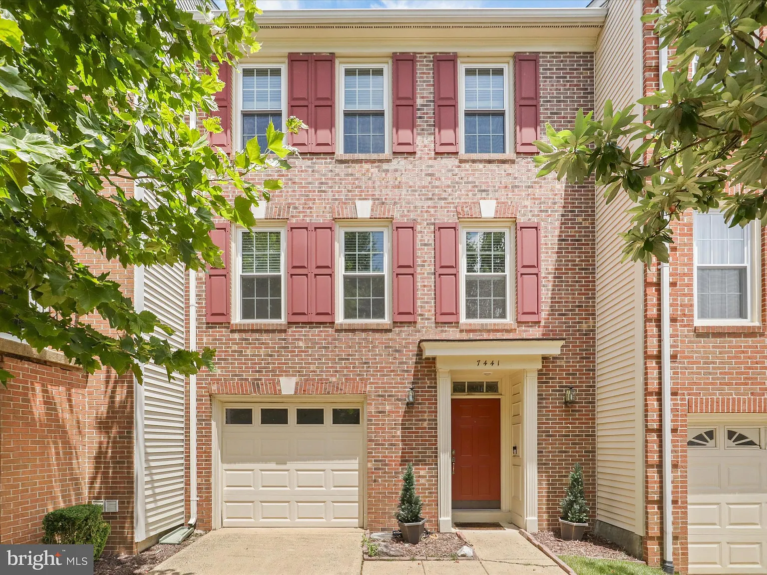 3 bed, 4.0 bath, 1684 sqft, $3,450 — Photo 2