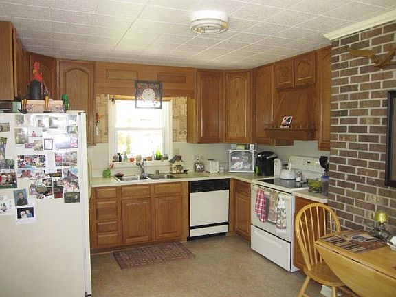 4th image of 74 Berry Hill Ln