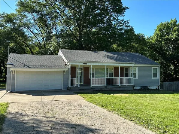 7915 Blue Ridge Blvd, Kansas City, MO 64138