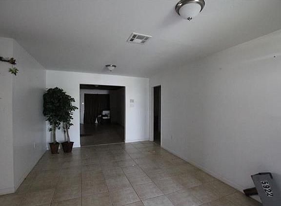 3rd image of 5922 Hayne Blvd
