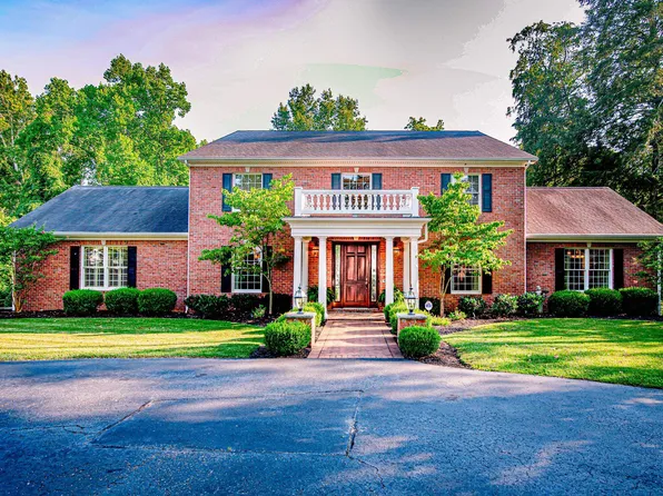116 Country Club Dr, Ashland, KY 41101