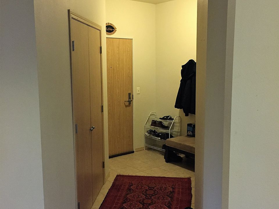 Entryway & Multiple Closets