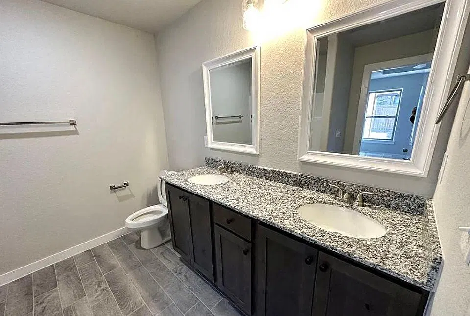 411 Red Robin St — Photo 2