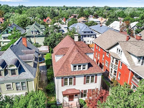 3rd image of 776 Potomac Ave