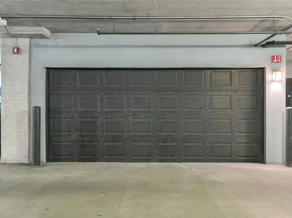 2000 Bagby St APT 2401, Houston, TX 77002