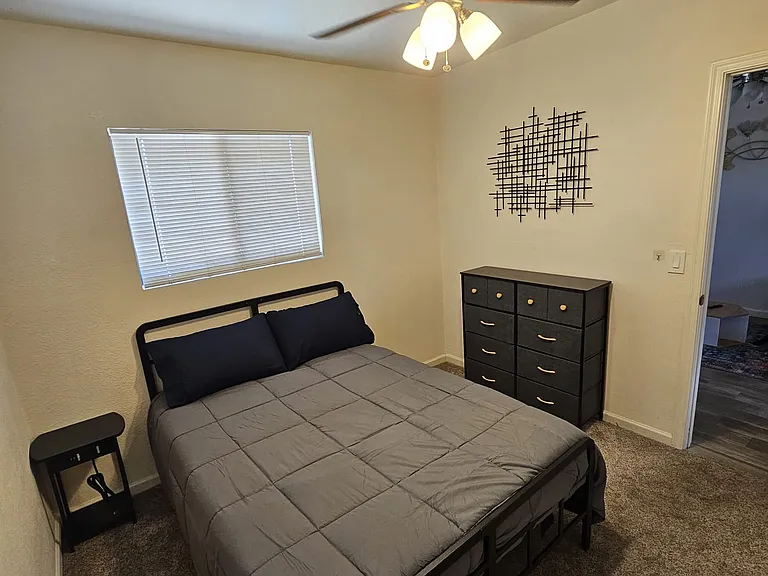 1527 E Silver St #2 — Photo 2