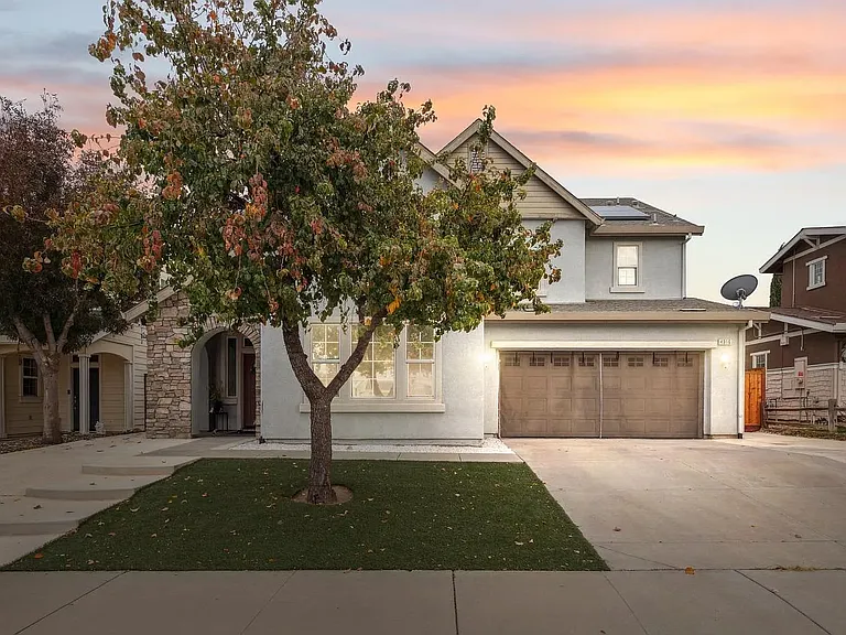 4316 Famoso Ln — Photo 1