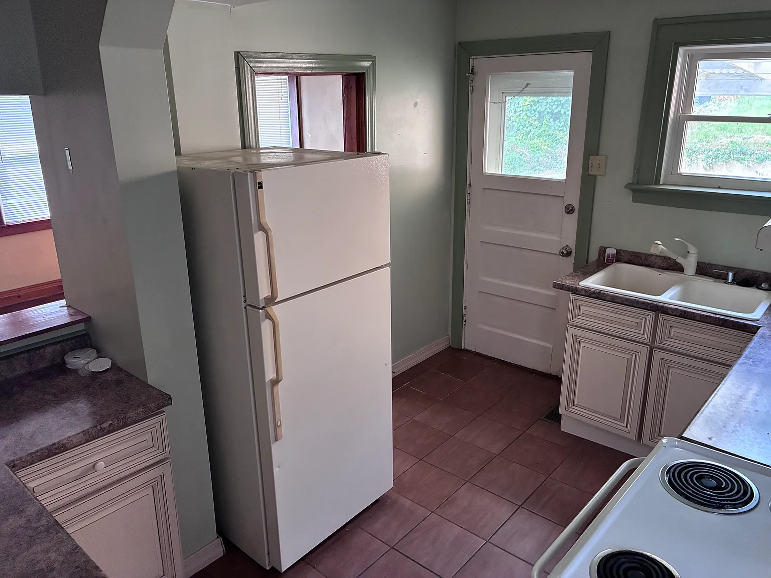 2 bed, 1000 sqft, $1,650 — Photo 2
