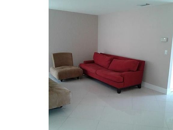 4th image of 2547 Carambola Cir N #18110