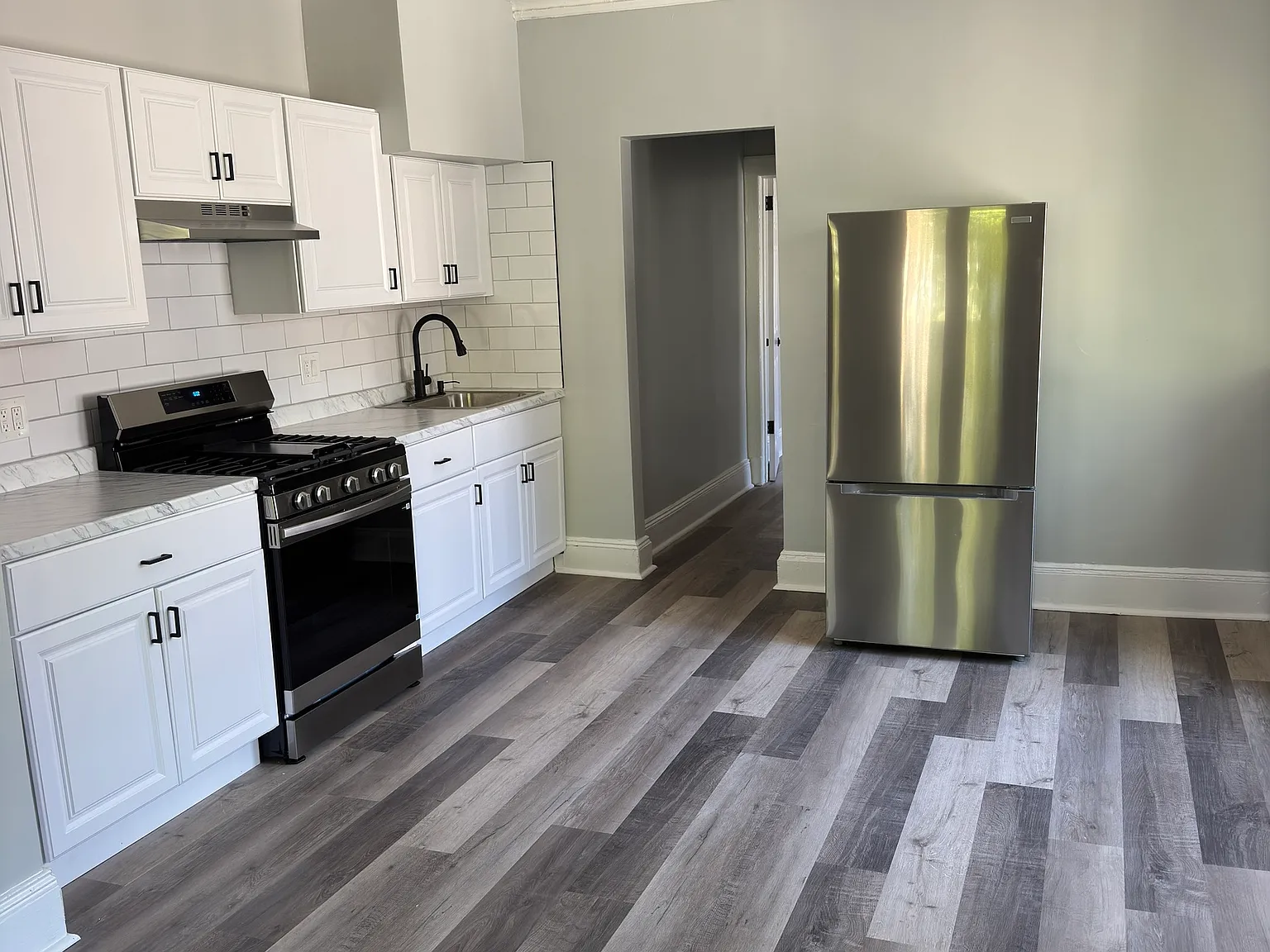 2 bed, 1.0 bath, 1200 sqft, $1,800 — Photo 3