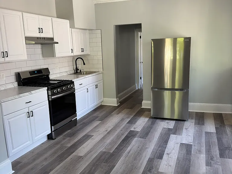 67-69 Westbourne Pkwy #3 — Photo 3
