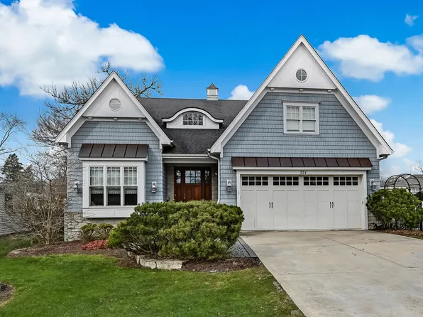 124 N Warwick Ave, Westmont, IL 60559