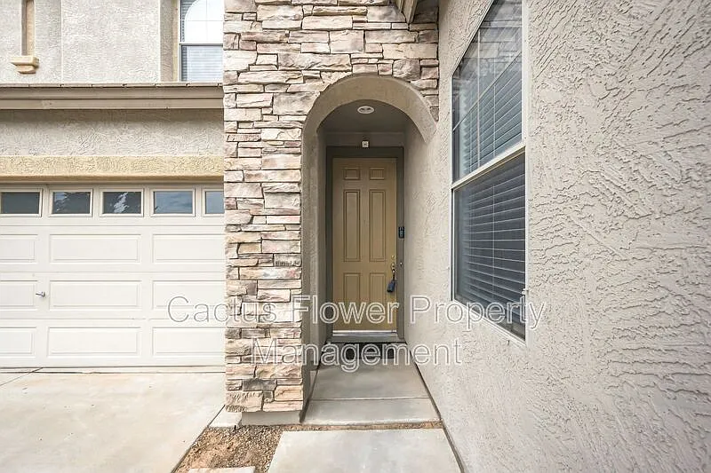 4 bed, 3.0 bath, 2199 sqft, $2,499 — Photo 4