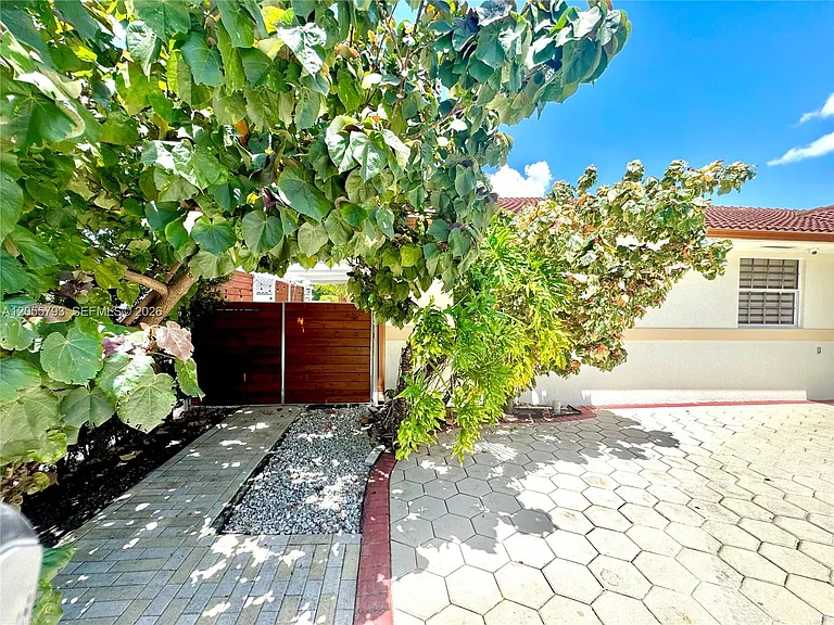 18701 Wentworth Dr — Photo 36