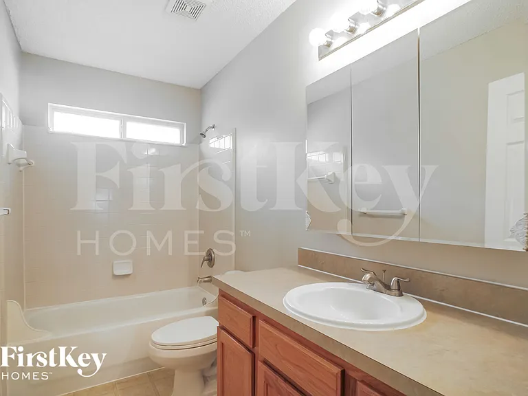 489 Mackenzie Cir — Photo 17