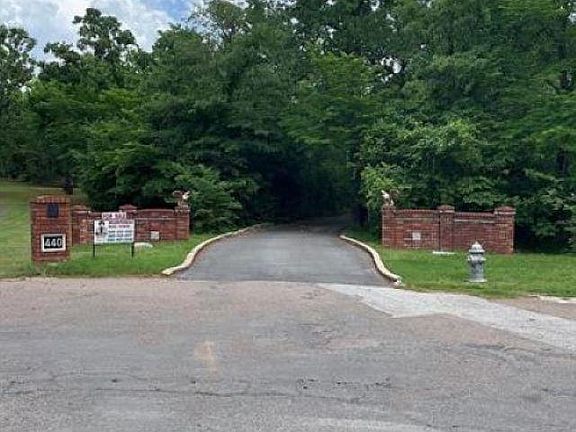 2nd image of 440 Fawn Brook Dr