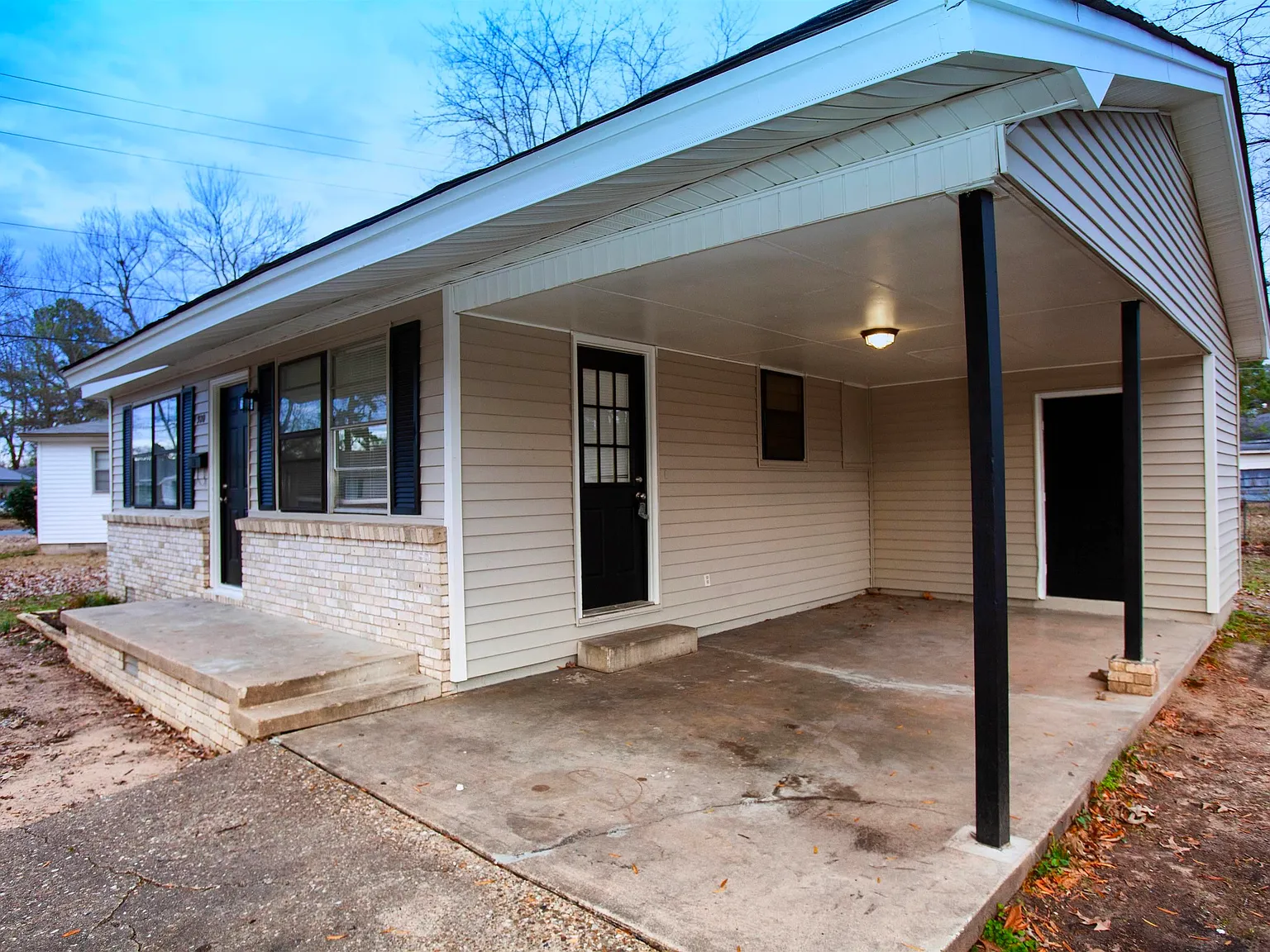 3 bed, 1.5 bath, 988 sqft, $1,150 — Photo 1