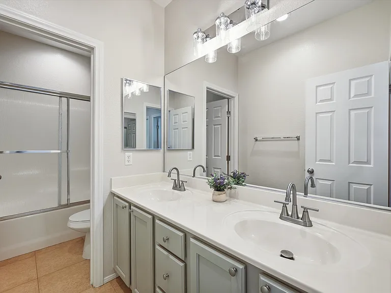 7658 Engleberg Ave — Photo 23